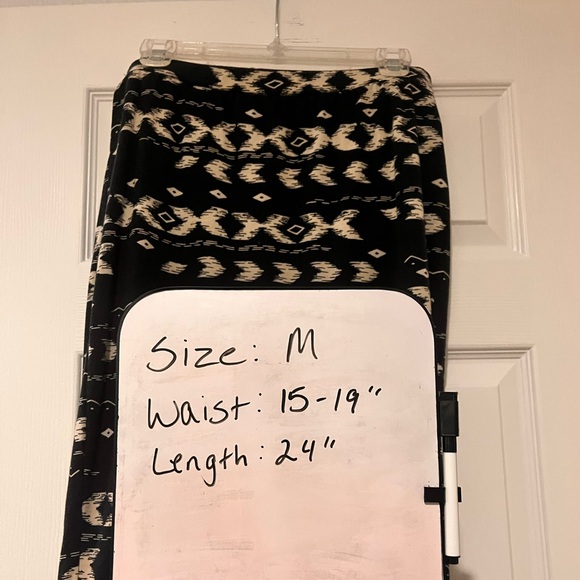 Maurice’s Aztec print skirt - Picture 4 of 4